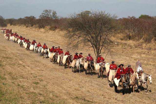Procesión según las tradiciones gauchas