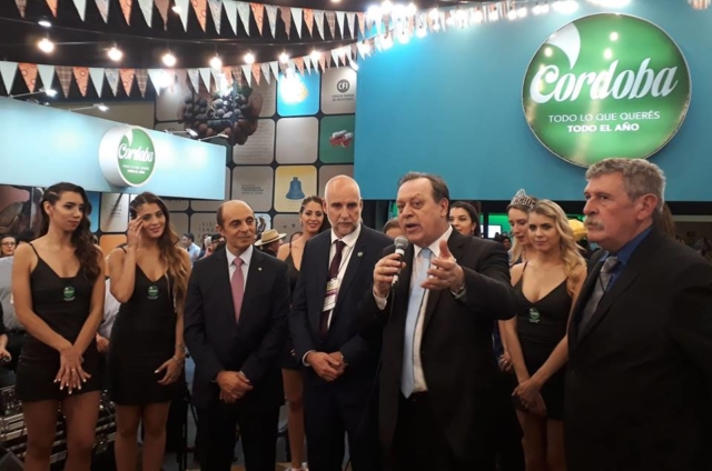 43325171_10216105332018105_8278568554169630720_n