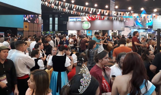 43487569_10216105300497317_3543198760496529408_n